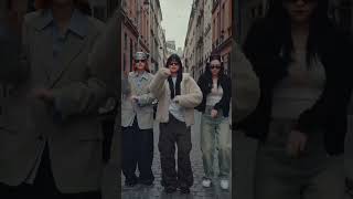 Apple Bottom Jeans in the streets of Paris! 🍎👖 #trending #dance #ootd #shortvideo