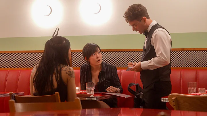 White Waiter Shocks Customers with Perfect Mandarin