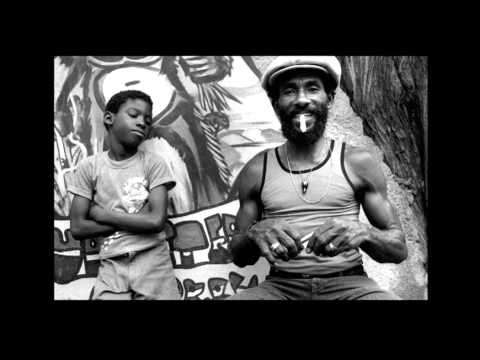 Putar Tighten Up - Lee "Scratch" Perry