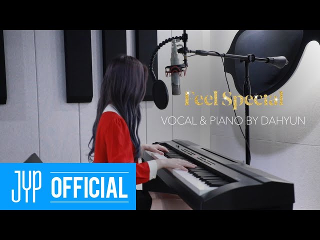 TWICE DAHYUN “Feel Special” piano class=