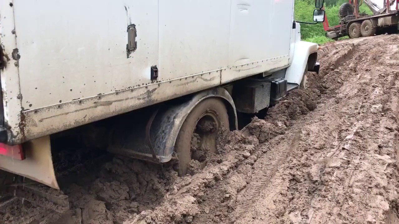 Размыло дорогу в Кировской области - YouTube