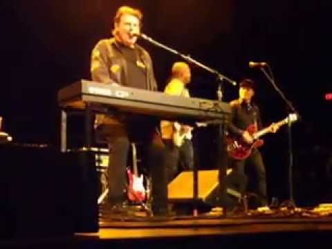 Runnin' Back to Saskatoon - Burton Cummings ~ Live @ Portsmouth, OH  4-20-13
