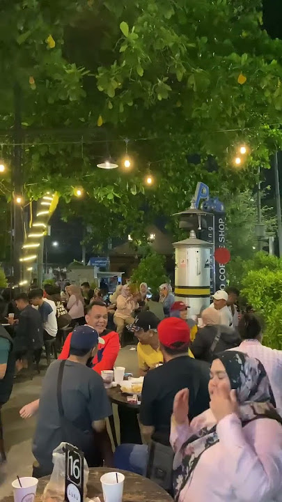 Story wa ngopi bareng temen di Cafe