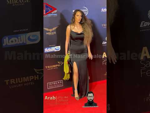 اطلالة هنا ابنة الفنان ابراهيم يسري في مهرجان الفضائيات العربية