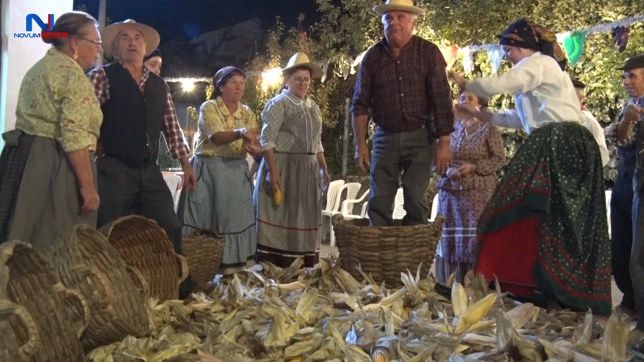 GRUPO DE CANTARES TRADICIONAIS DE ABRAGÃO ORGANIZOU DESFOLHADA