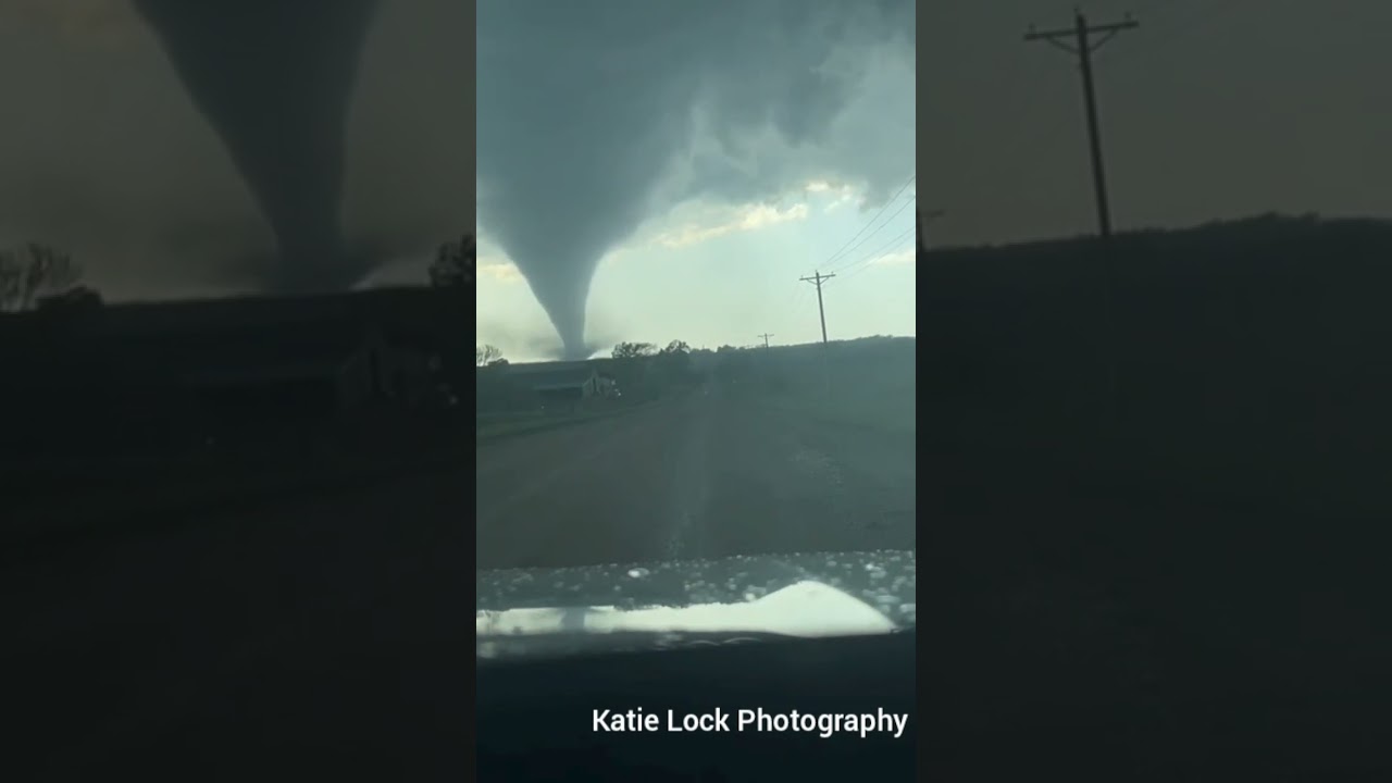 Time-lapse video of a tornado developing and dissipating in Kansas