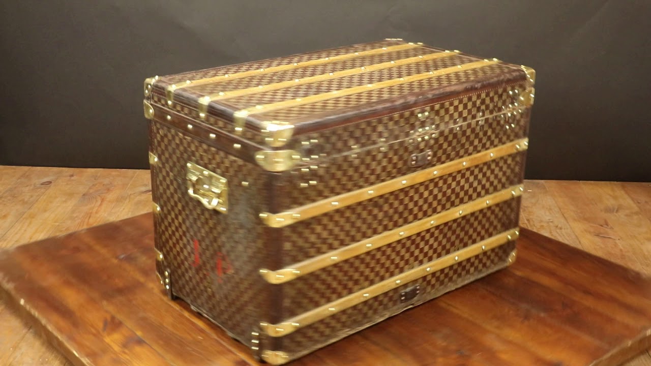 Louis Vuitton Courrier Lozine 110 trunk For Sale at 1stDibs