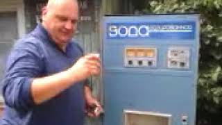 Советский автомат газированной воды работает..