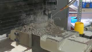 φ20のラフィングエンドミルでのフライス加工