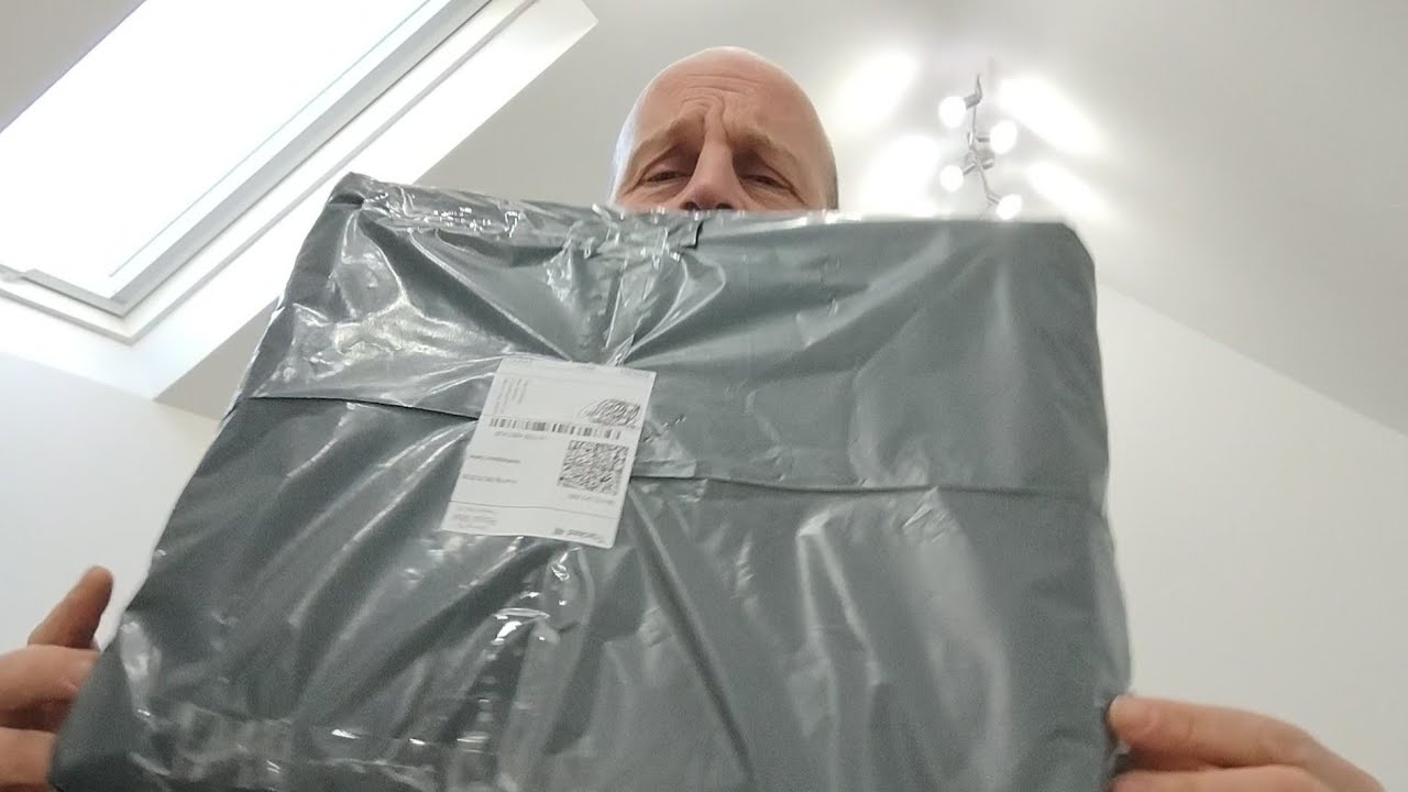 Hornby 1981 Model Railway Return. Unwrapping & Unboxing Royal Mail Delivery 1