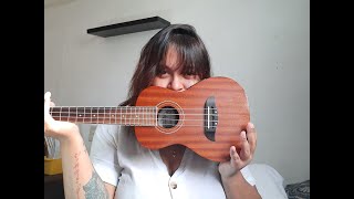 Video thumbnail of "Día 15. Ojos color sol (cover ukulele) - Kath Garcia"