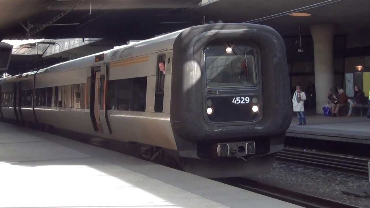 DSB ORESUNDSTAG 4529 AT KASTRUP AIRPORT (Copenhagen) - YouTube