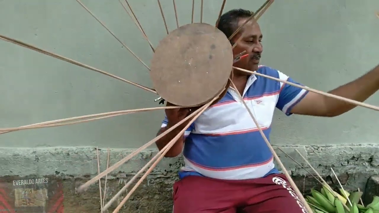 passo a passo de uma bandeija na palha.  redonda