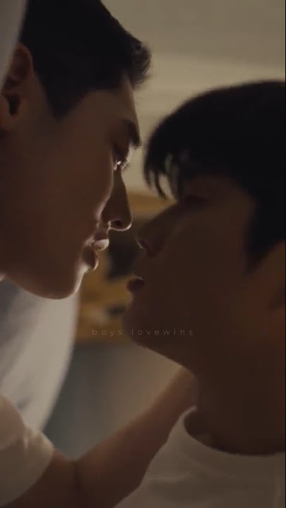 The way he grabbed him in bed to kiss🥵gave me butterflies in the stomach 🦋🦋 #bldrama #blseries