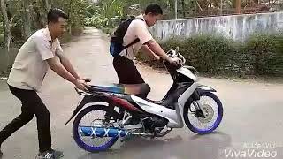 Video lucu Korban janji Revo absolut