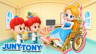 oh no cinderella hurt her ankle doctor junytony helps princesses