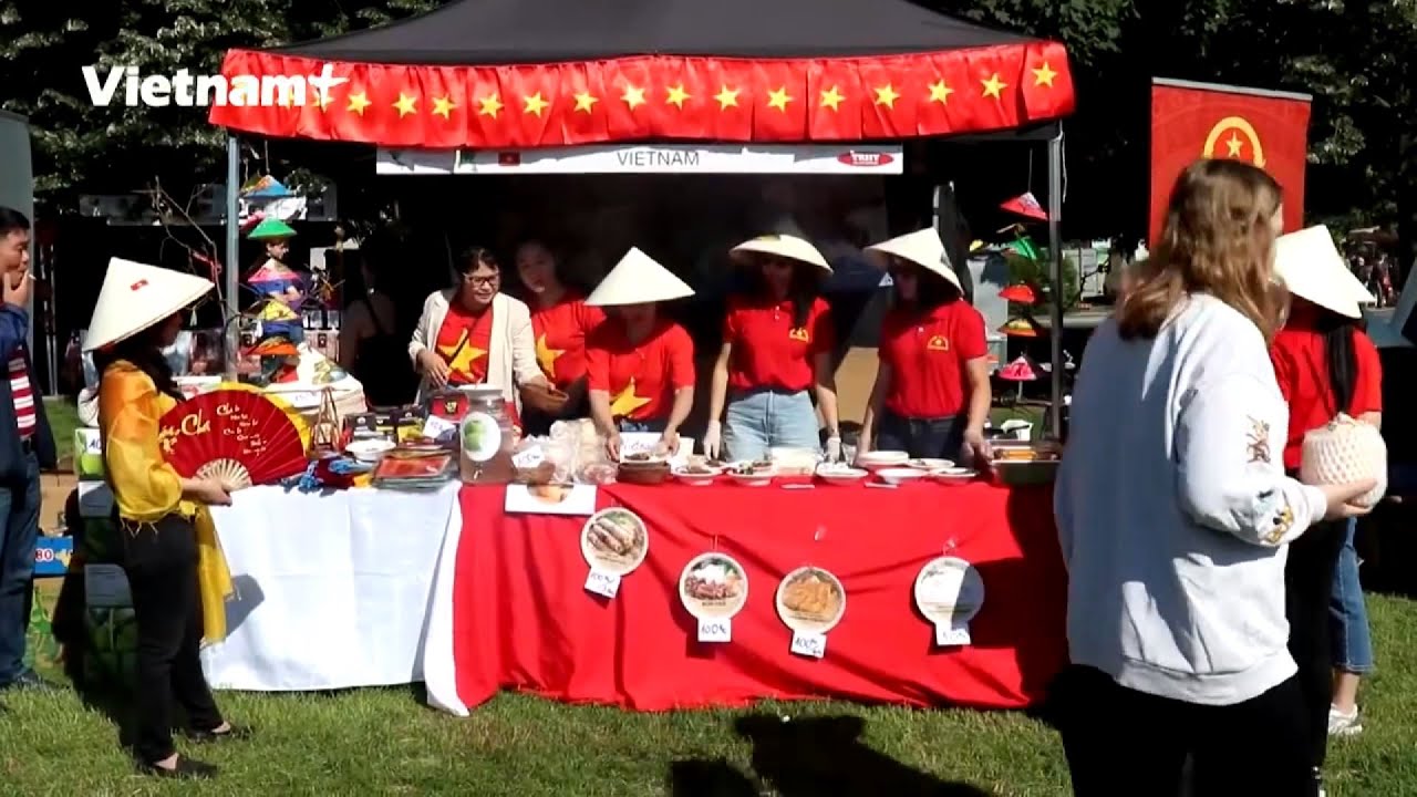 Vietnamese Embassy introduces culture, cuisine at Prague food festival