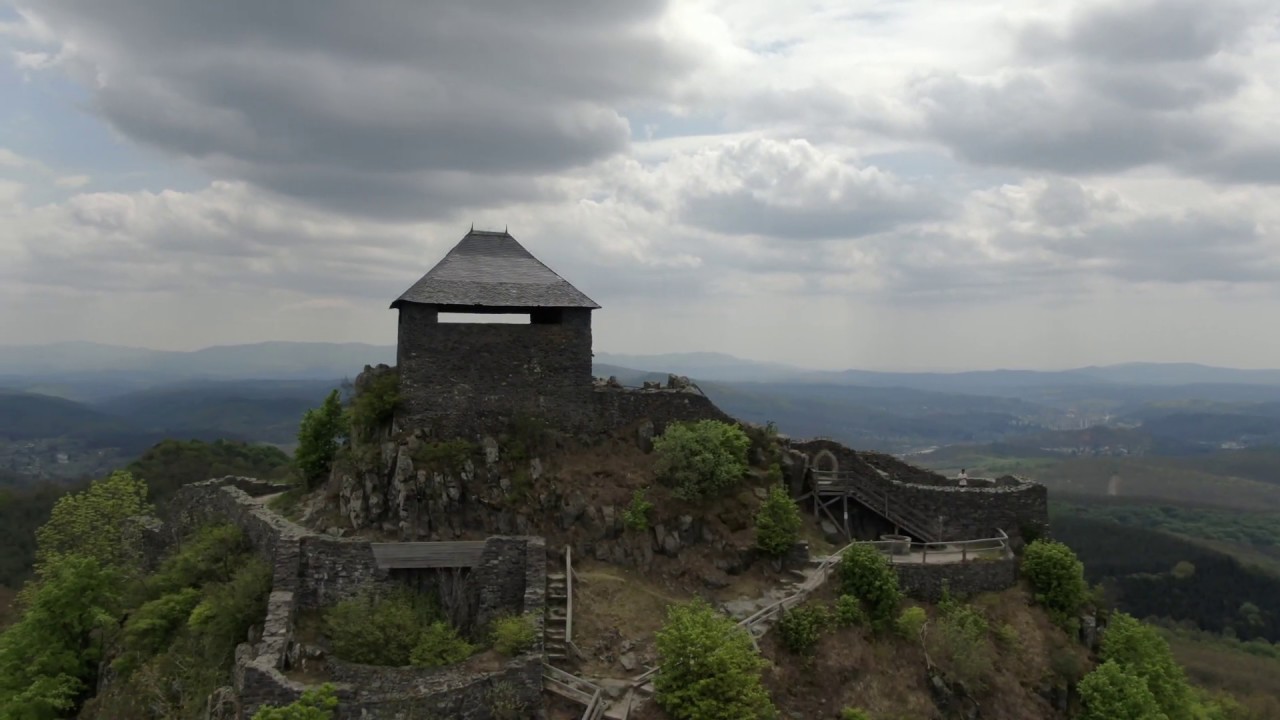 Salgo Castle / Salgó vára - Hungary - 4K
