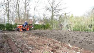 Kubota B1820 Ploughing