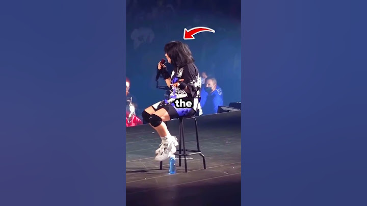 Billie Eilish Started CRYING Because Of Her Fans..!