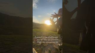 У меня сегодня важное событие. Сдала экзамены по медицине. Впереди практика в госпитале.