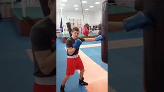 Как правельно бить прямой задней рукой #shorts #boxing