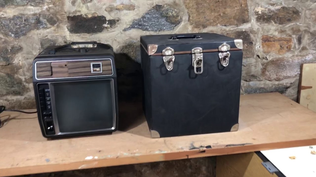 Welcome to the Era of Portability w/ the Singer Carmate 3300 Photo
