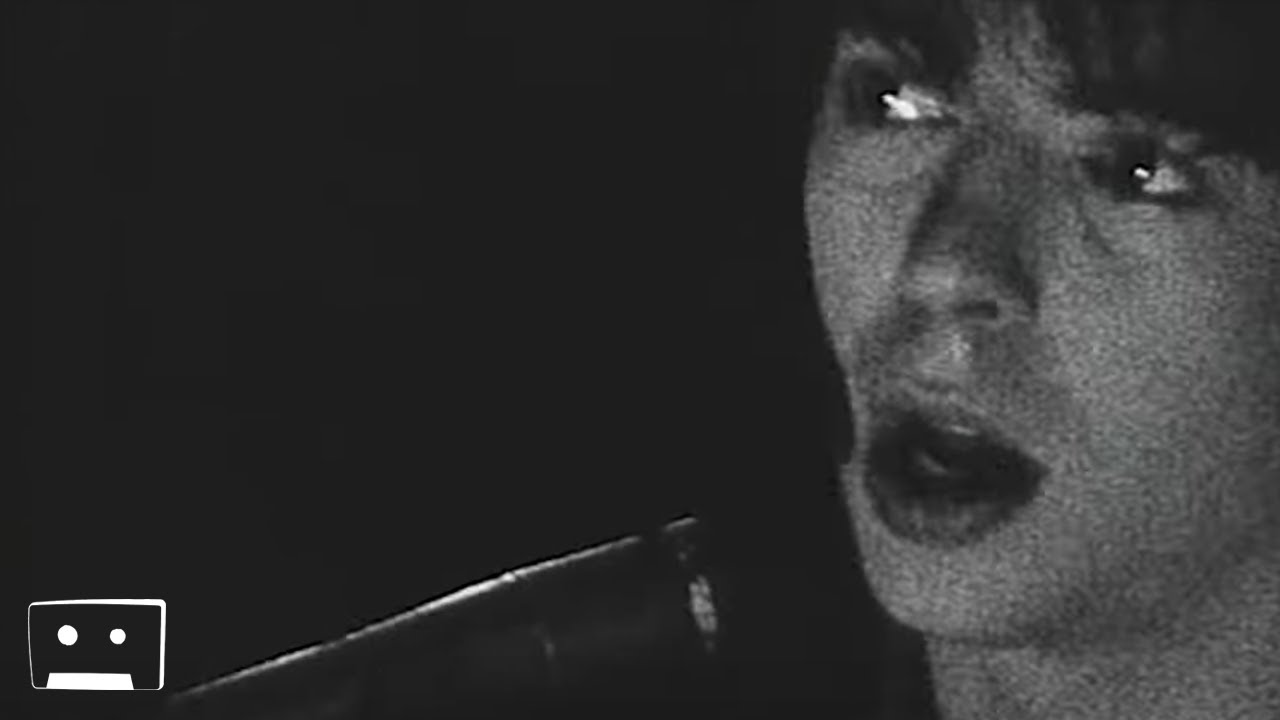 Echo & The Bunnymen - Bedbugs And Ballyhoo (Official Music Video) Echo & The Bunnymen - Bedbugs And Ballyhoo (Official Music Video)