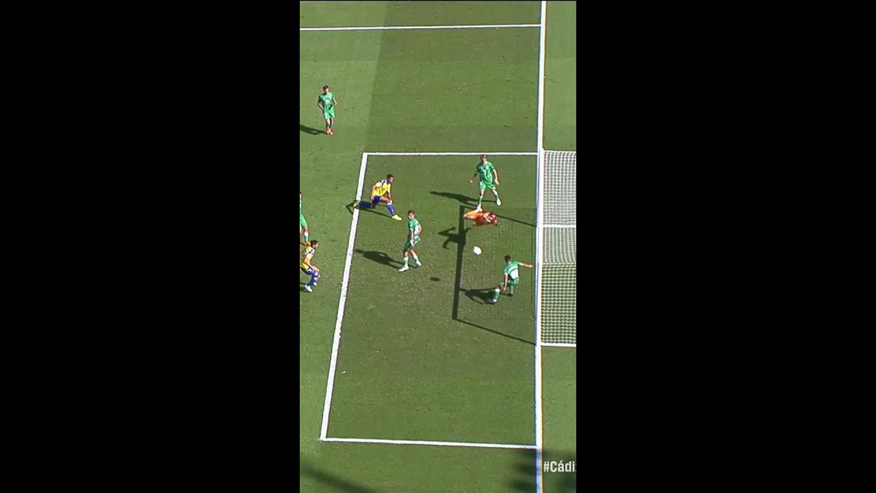 MARIO GARCÍA salva al Racing 👼