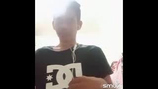 nyanyi lagu barat lucu suaranya..bikin ketawa gelik😂😂😂