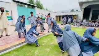 Fun games Tug of waar ( رسہ کشی مقابلہ(  class KG screenshot 1