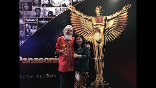 Harry Sabar Wins Best Theme Song Serial Drama I 2017 Panasonic Gobel Awards courtesy of RCTI