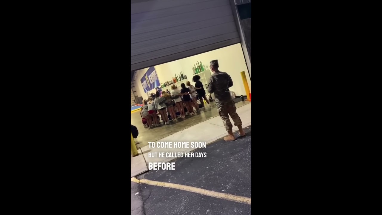 He Told His Sister Couldn T Come Home From The Military And Then Did To Surprise Her 