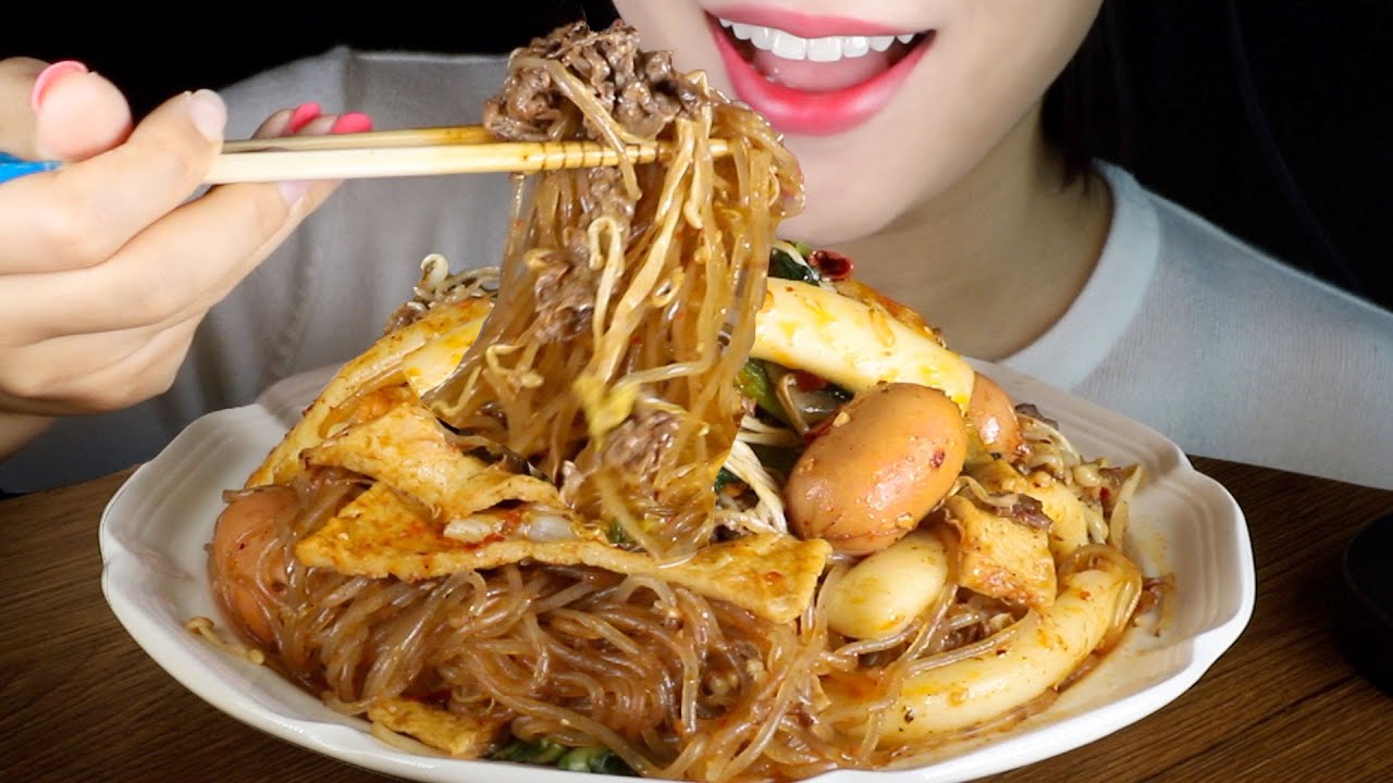 ASMR Stir-Fried Mala Hot Pot with Glass Noodles | Mala Xiang Guo | Eating Sounds Mukbang