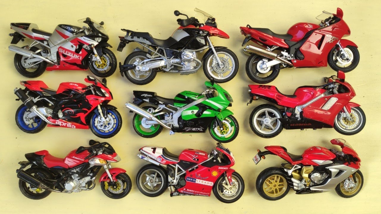Motorcycles 1/12 Diecast Newray Scale Model Motorcycles on the Floor