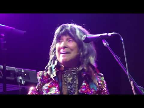 Buffy Sainte-Marie: Carry