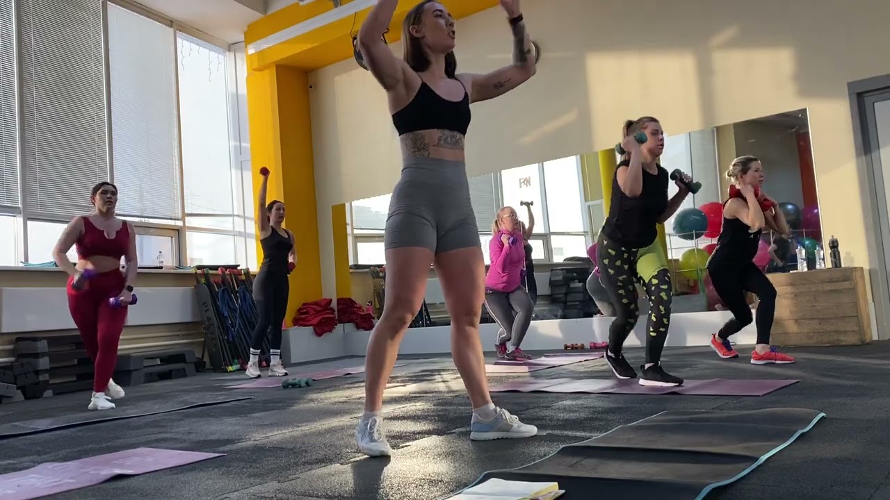 Интервальная тренировка/ групповая тренировка/ выполняй 3 круга