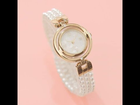 To you classic pearl watch yang ada di katalog Desember 2019 . Tali jam nya dari mutiara dan jam nya. 