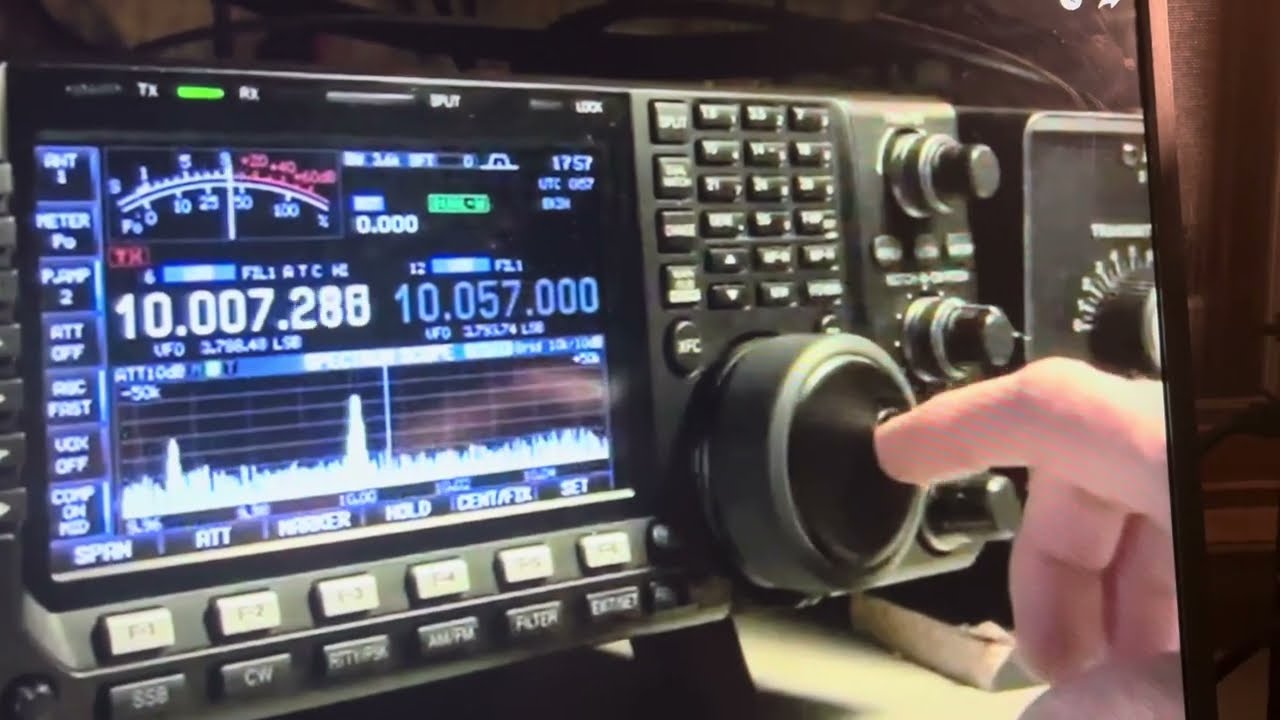 IC-7600完動品 ICOM IC-7600 is still a Beast! 🤣 - YouTube