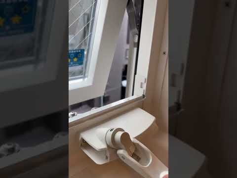 YKKAP APW330高所用すべり出し窓(高窓用オペレーター ループレス仕様)を外してハンドルに取り替えてみる。