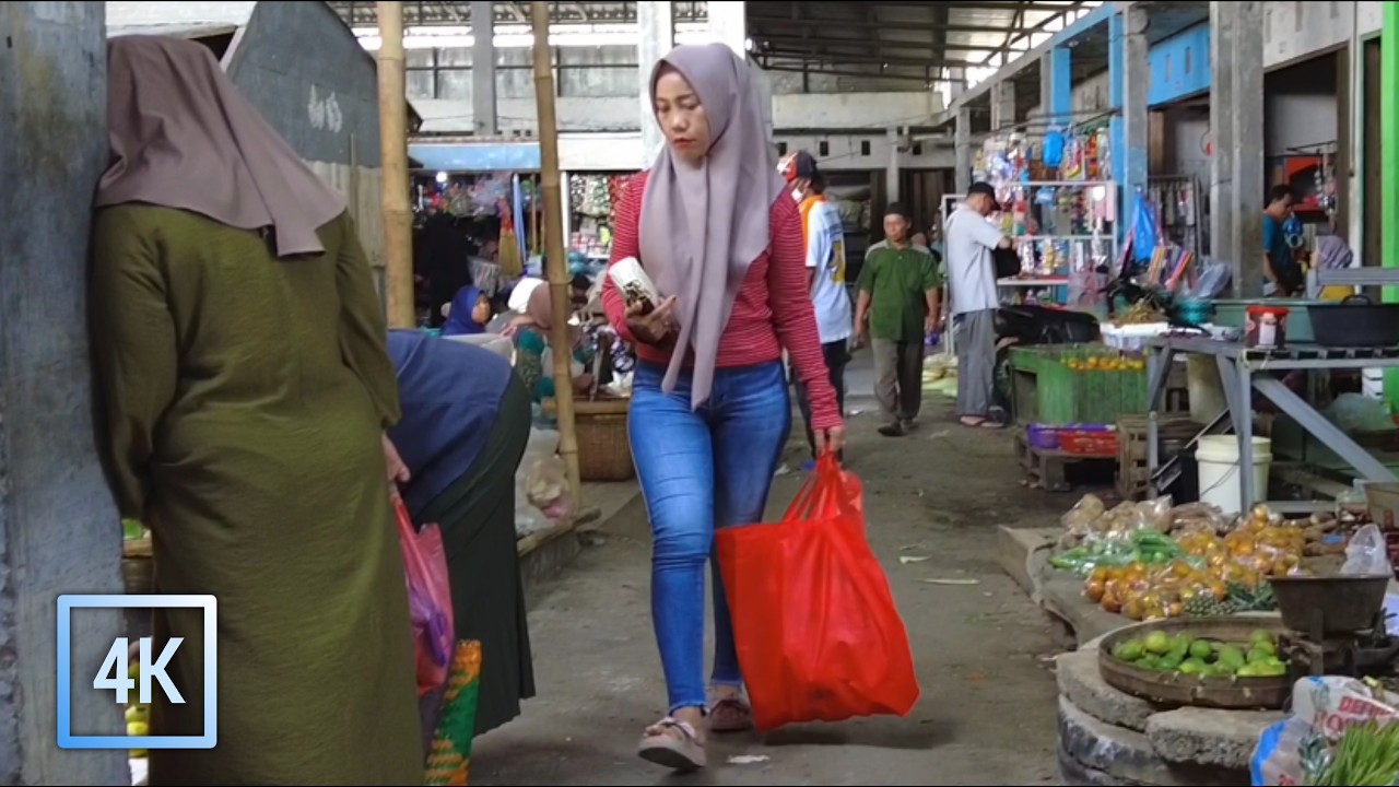 Weekly Traditional Market in Indonesia | Rural life of Central Java Province