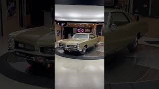Звуки ретромобиля  - Pontiac GTO - 1967