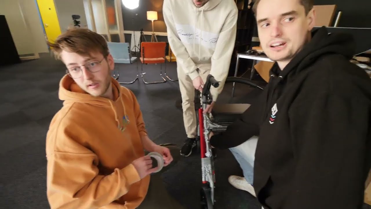  UNEDIT: Verborgen Rolstoel maken met de Makkers video - Heeeej makker! Wat leuk dat je kijkt naar dit filmpie! Abonneer even en doe een duimpie omhoog als je deze video leuk vind. Ook als je hem niet leuk vind... Wee