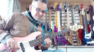 Aria Legend Mini Bass pre-shipment test