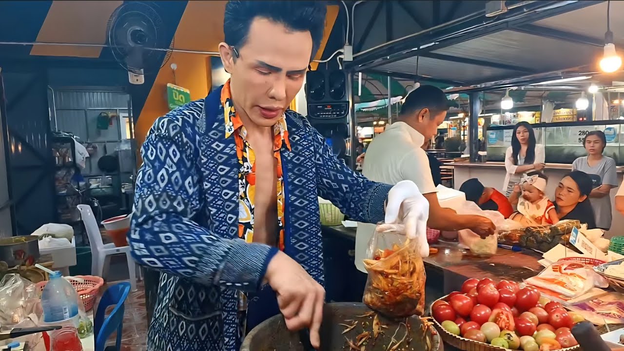 กระแสให้มาตำกินเอง แต่วันนี้อารมณ์ดีลูกค้าเต็ม ก้องศรัณย์ตำแซ่บ อุดร Somtum Yum Spicy Seafood Salad