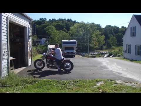 वीडियो: आप मोटरसाइकिल की विंडशील्ड में छेद कैसे करते हैं?