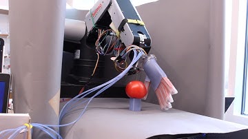 Soft robot hand with photonic strain sensors