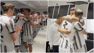Juve, addio a Dybala e Chiellini: emozionante standing ovation e l'abbraccio dei compagni di squadra