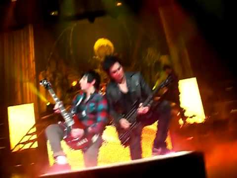 avenged-sevenfold-critical-acclaim...in-honor-of-jimmy-"the-rev"-sullivan