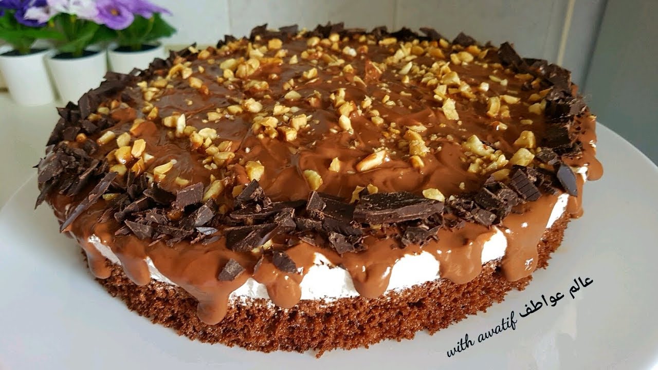 كيكة خطيرة بالكريمة و كناش الشوكولا بمكونات بسيطة و طريقة ساهلة توجد بسرعة